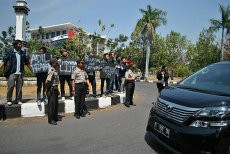 Prabowo Dicegat Mahasiswa Saat Hendak Beri Kuliah Umum di Undip
