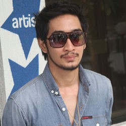 Gaya Casual Jeje Govinda