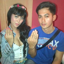 Kiki Farrel dan Nata Naritha Pamer Cincin