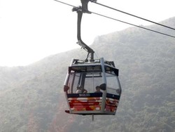 Menatap Indahnya Pulau Hong Kong dari Kereta Gantung