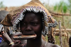 4 Suku dengan Tradisi Unik yang Harus Anda Lihat