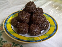 Bola-bola Coklat Hip-Hip Hura
