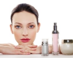 Amankah Menggunakan Produk Pemutih Kulit?