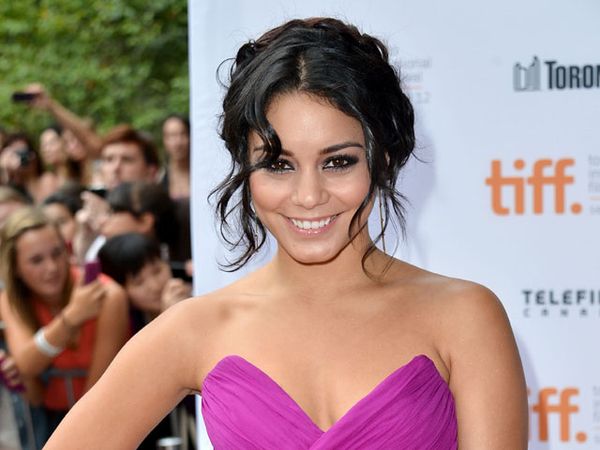 Vanessa Hudgens Tampil Anggun dan Menawan