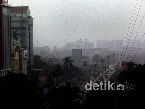 Jelang Pembukaan PON, Pekanbaru Diguyur Hujan