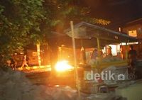 Warga Dua Desa di Sidoarjo Tawuran 