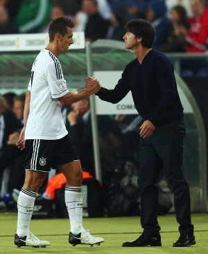 Era Striker Murni Menuju Kematian?