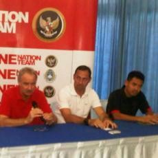  Tak Takut Dilaporkan ke FIFA, Riedl Juga Ingin Timnas Ada Satu