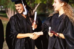 Kelamaan Menuntut Ilmu, Banyak Wanita Telat Punya Anak