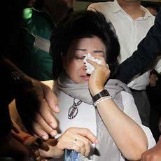  Masuk Gedung KPK, Hartati Menangis