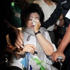 Pendukung Hartati Murdaya Bagikan Makan Siang di Gedung KPK