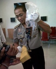 Ini Dia Sabuk Bom yang Dipakai Thorik Saat Menyerahkan Diri