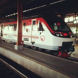 Laju keretaku laju.......