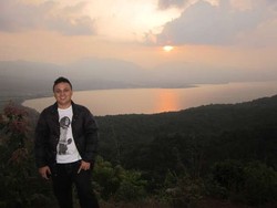 Menikmati Danau Singkarak dari Ketinggian