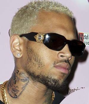 Tato di Leher Chris Brown Gambar Wajah Rihanna?