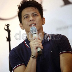 Ariel Tak Lagi Tertekan di Atas Panggung