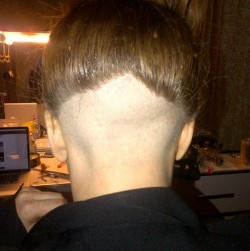 Wow, Lady Gaga Pangkas Habis Rambut Bagian Belakang