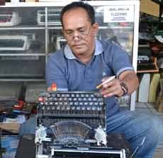 Mesin Tik Antik Sumber Rezeki