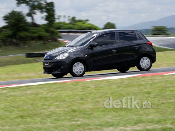 Menjajal Mirage di Sirkuit