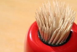 Hati Jadi Rusak Akibat Tak Sengaja Tertelan Tusuk Gigi