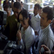 Sidang Eksepsi, Angie Lebih Segar & Tidak Puasa