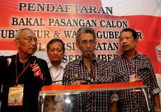 Kandidat Cagub Sulsel Ini Berkemeja Kotak-kotak ala Jokowi