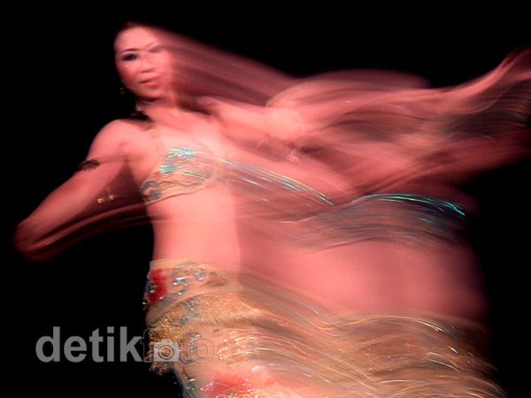 Pentas Tari Perut Khas Padang Pasir