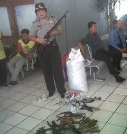 Polisi Persempit Ruang Gerak Teroris di Tanjung Perak