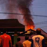Rumah Satpam Dilalap Si Jago Merah