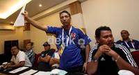 Tak pelak penundaan ini membuat kecewa, khususnya Jawa Barat (Jabar). Mereka adalah daerah yang paling ngotot meminta tehnical meeting segera dilanjutkan.