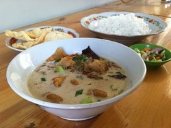 Menyantap Soto Khas Ibu Kota di Timur Jakarta