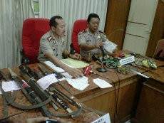 Puluhan Senjata Tajam Disita dalam Razia Sekolah di Depok