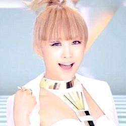 Nicole KARA Senang Traktir Teman-teman Artisnya