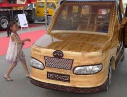 Mobil Listrik Berbahan Kayu dari China