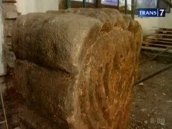 Heboh, Penemuan Makam Keramat dalam Kantor Bank