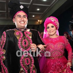 Muzdhalifah Bantah Akan Cerai dengan Nassar