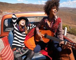 Merek Fashion Desigual dari Barcelona Kini Hadir di Jakarta