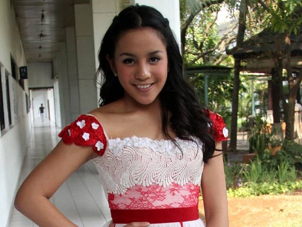 Angel Pieters Tampil Dewasa