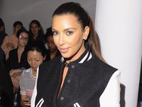Jaket Baseball ala Kim Kardashian