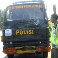 Truk Brimob Tabrak Pick Up di Pasuruan, 2 Orang Luka
