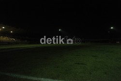 Stadion Kaharudin Nasution Rumbai gelap gulita akibat padamnya lampu.