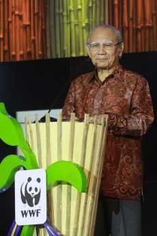 Emil Salim, Peduli Lingkungan karena Pengaruh Sang Ibunda