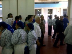 Hatta Rajasa Terbang ke Pabrik Gudang Garam Naik Helikopter