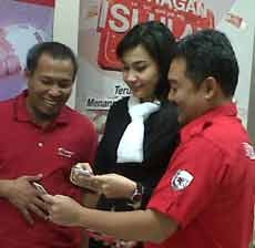 Telkomsel Bagi-bagi Uang Jutaan Rupiah Bagi Pelanggan Isi Ulang