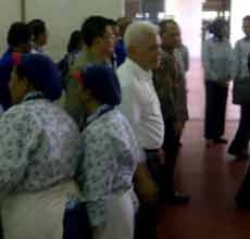 Hatta Rajasa Terbang ke Pabrik Gudang Garam Naik Helikopter