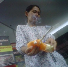 Karakter The Simpsons Ajak Pecandu Rokok Berhenti