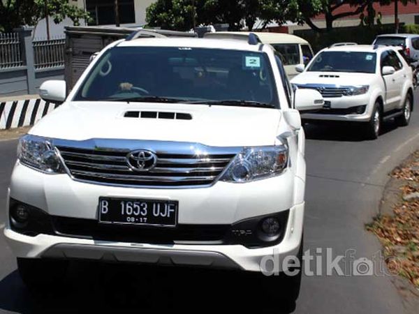 Menjajal Ketangguhan SUV Fortuner VNT