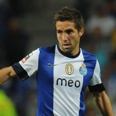 Spurs Kemungkinan Takkan Kejar Moutinho di Januari