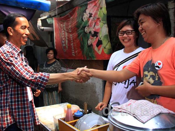 Jokowi Blusukan di Pasar Petak Sembilan