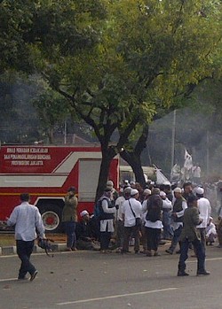 FPI & Polisi Saling Berhadapan, Jl Medan Merdeka Selatan Diblokir